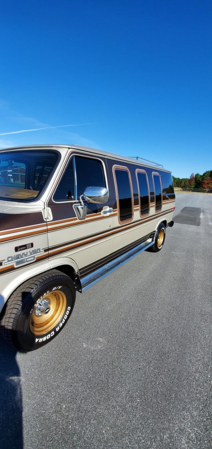 Детали экстерьера Chevrolet G20 Conversion Van  (CG21305) 1988 года  (фото 78 из 257)